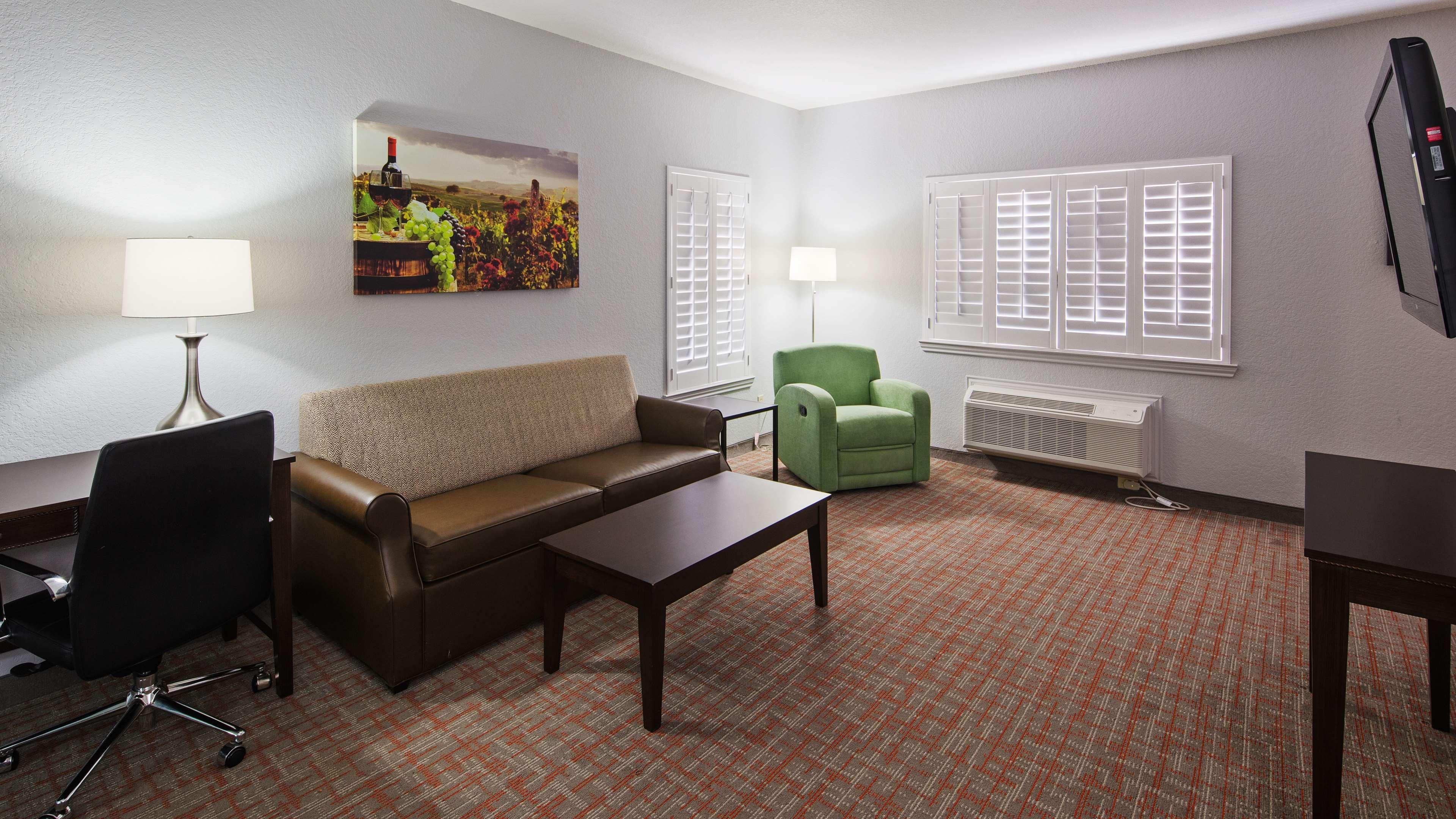 Best Western Plus Fredericksburg Exterior photo