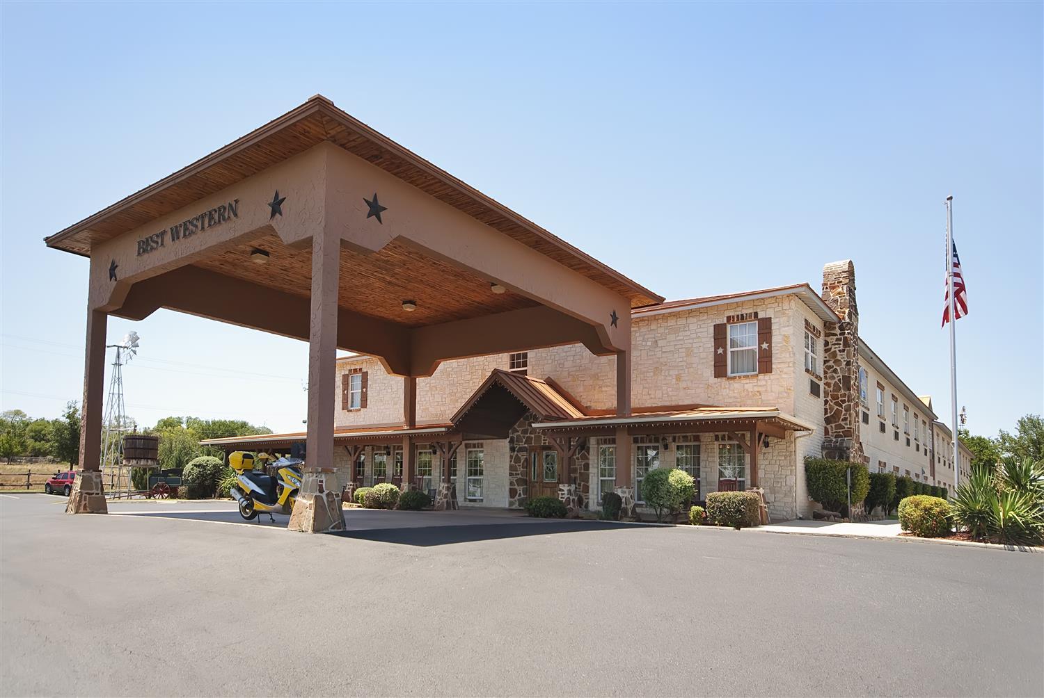 Best Western Plus Fredericksburg Exterior photo